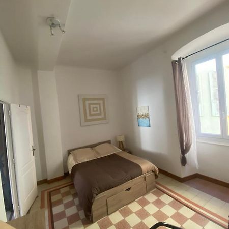 Appartement Climatise,Idealement Situe 100M Du Vieux Port. Бастия Екстериор снимка